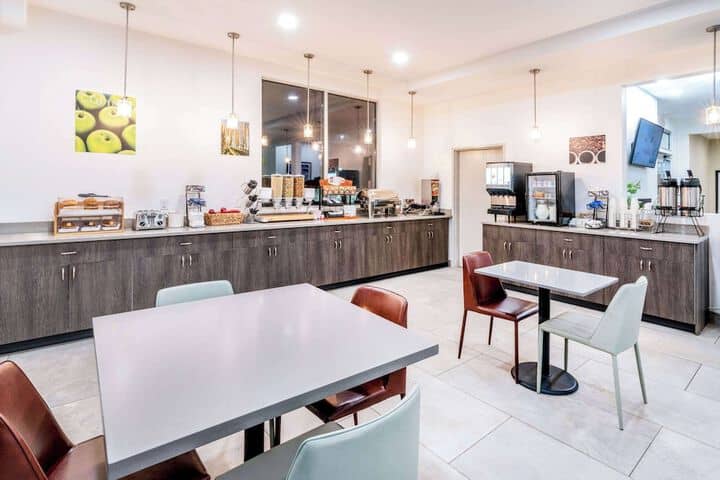 Breakfast area